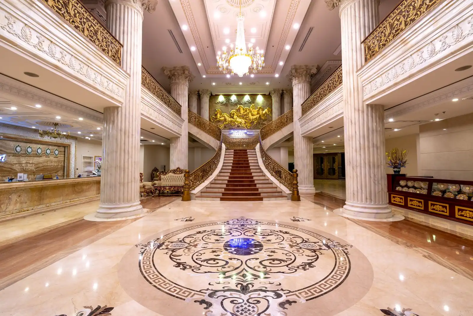 Notranjost hotela Ulverian Hotel Stay